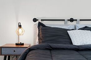 High End Home w Pool Hot Tub Gameroom