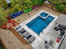 High End Home w Pool Hot Tub Gameroom