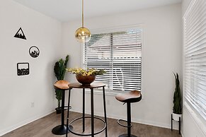 High End Home w Pool Hot Tub Gameroom