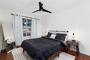 High End Home w Pool Hot Tub Gameroom