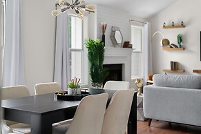 High End Home w Pool Hot Tub Gameroom