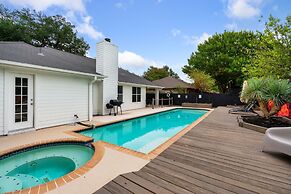 High End Home w Pool Hot Tub Gameroom