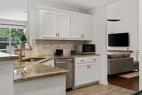 High End Home w Pool Hot Tub Gameroom