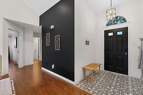 High End Home w Pool Hot Tub Gameroom