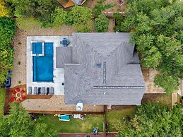 High End Home w Pool Hot Tub Gameroom