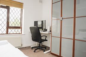 Room in Guest Room - Bright Room in Coventry