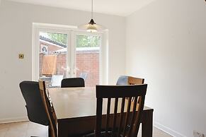 Room in Guest Room - Large Bright Room in Coventry