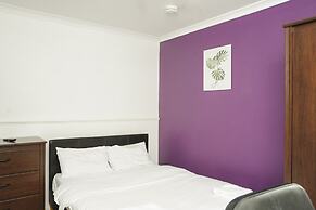 Room in Guest Room - Beautiful Room in Coventry