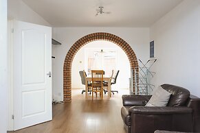 Room in Guest Room - Beautiful Big Room in Coventry