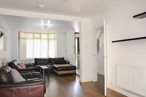 Room in Guest Room - Beautiful Big Room in Coventry