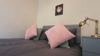 Room in Guest Room - Single Room in Coventry