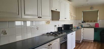 Room in Guest Room - Single Room in Coventry