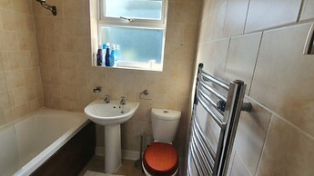 Room in Guest Room - Comfortable Room in Coventry