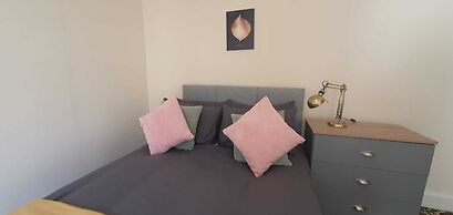 Room in Guest Room - Comfortable Room in Coventry