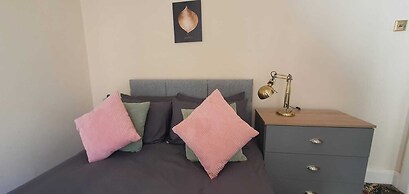 Room in Guest Room - Comfortable Room in Coventry