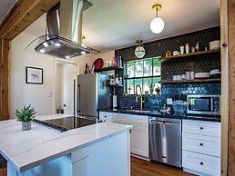 Hot Tub Retreat by Wine Country