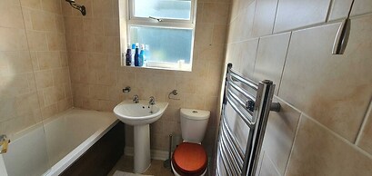 Room in Guest Room - Nice Comfortable Room in Coventry