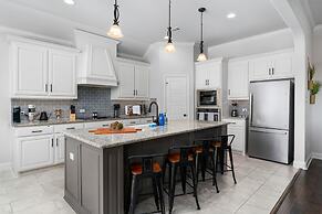 The Noble House Near Magnolia with Pool