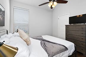 The Noble House Near Magnolia with Pool