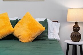 The Noble House Near Magnolia with Pool