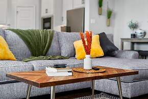 The Noble House Near Magnolia with Pool