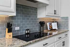 The Noble House Near Magnolia with Pool