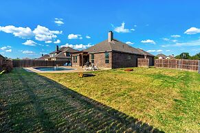 The Noble House Near Magnolia with Pool