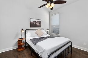 The Noble House Near Magnolia with Pool