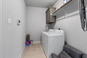 The Noble House Near Magnolia with Pool