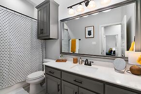 The Noble House Near Magnolia with Pool