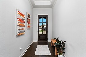 The Noble House Near Magnolia with Pool