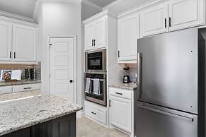 The Noble House Near Magnolia with Pool