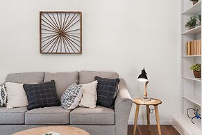 Charming & Bright W Lounging Pool