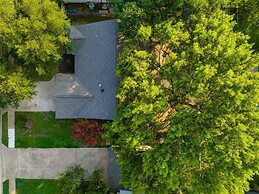 Charming & Bright W Lounging Pool