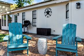Charming & Bright W Lounging Pool