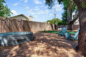 Charming & Bright W Lounging Pool