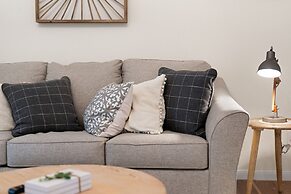 Charming & Bright W Lounging Pool