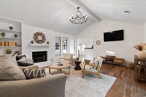 Charming & Bright W Lounging Pool