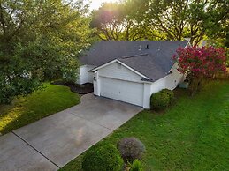 Charming & Bright W Lounging Pool