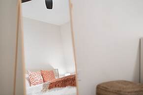 Charming & Bright W Lounging Pool