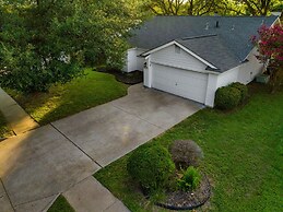 Charming & Bright W Lounging Pool