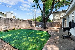 Charming & Bright W Lounging Pool