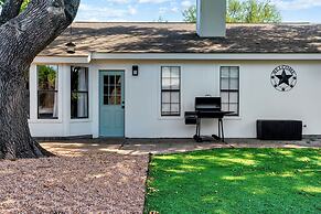 Charming & Bright W Lounging Pool