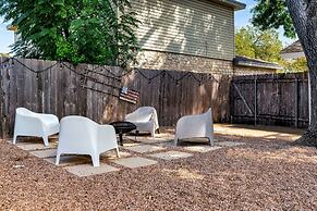 Charming & Bright W Lounging Pool