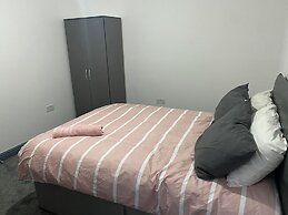 Room in Guest Room - Bright big Room in Coventry