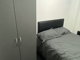 Room in Guest Room - Lovely big Room in Coventry