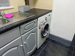 Room in Guest Room - Lovely big Room in Coventry