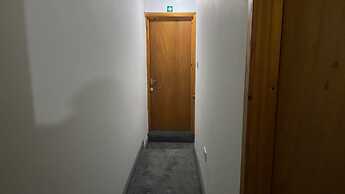 Room in Guest Room - Spacious Double Room in Stoke