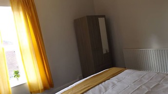 Room in Guest Room - Spacious Double Room in Stoke