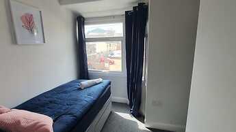 Room in Guest Room - Bright Single Room in Stoke